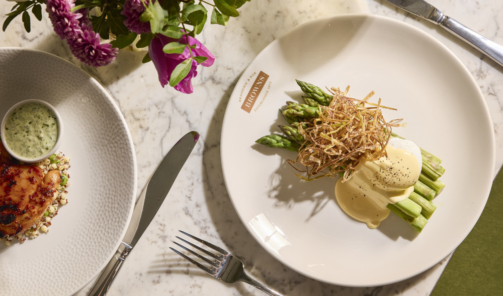 Asparagus & Poached Egg-Browns